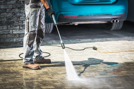 Driveway Cleaning vs. Pressure Washing: What’s Safe for Concrete in NJ?